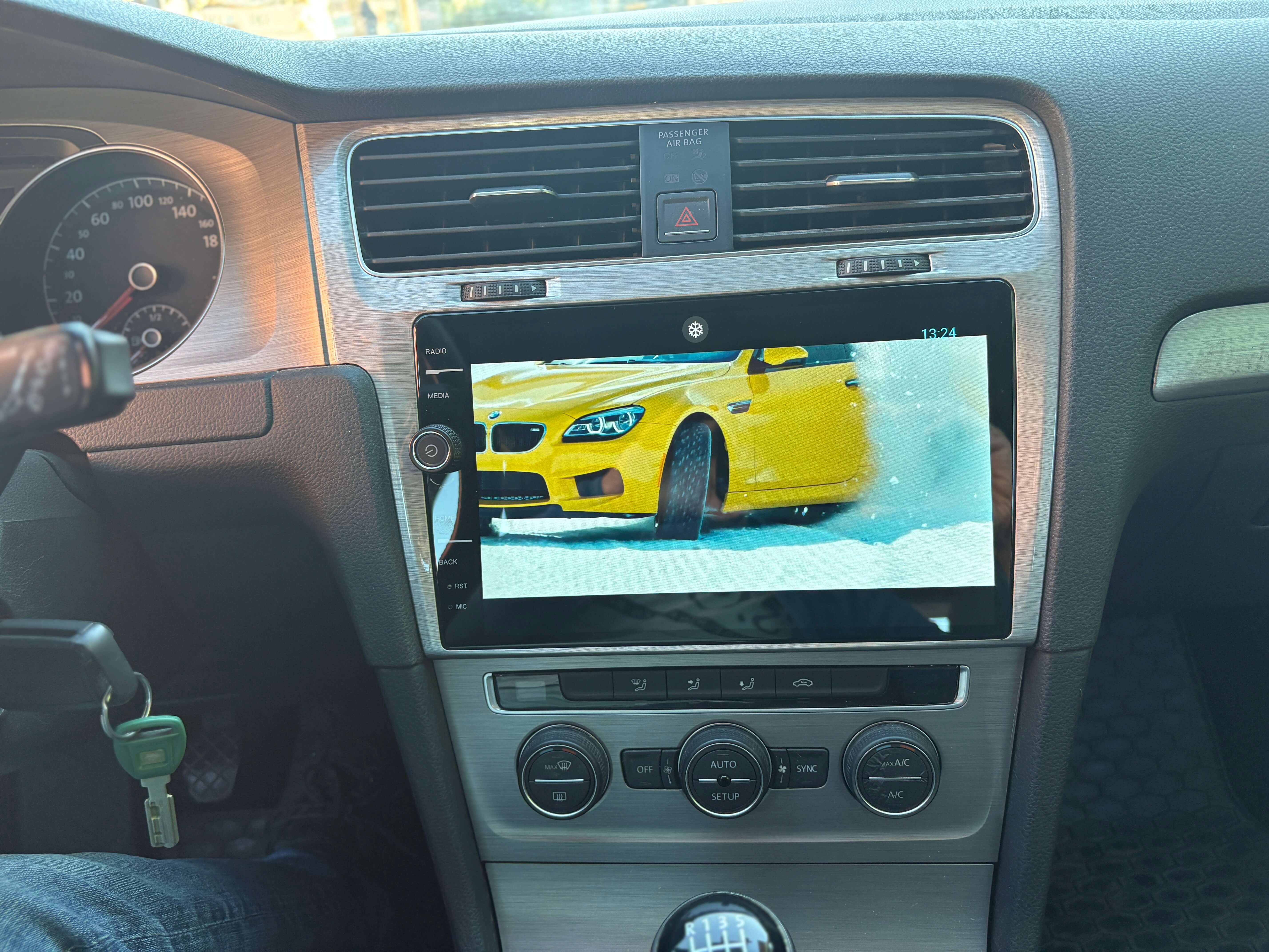 Nově nainstalované autorádio