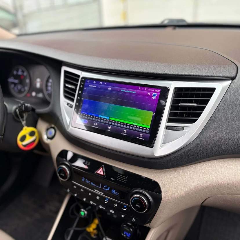 autorádio s bluetooth