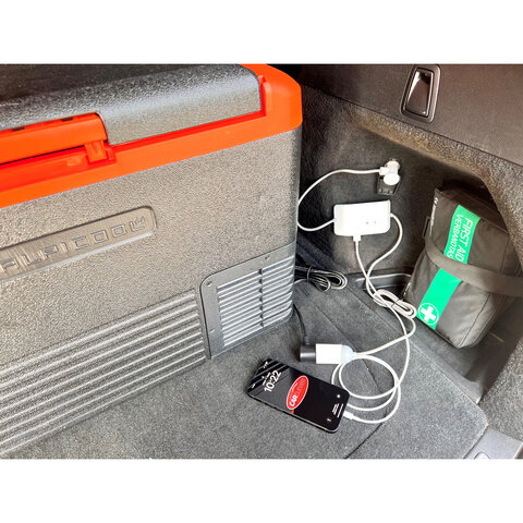 Podpěťová ochrana autobaterie, 2x USB 34612usb